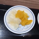 鮨さくら - 小鉢は沢庵とガリ(2022.9.19)