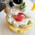 レインボーパンケーキ - 季節のフルーツパンケーキ
