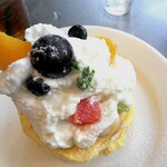 レインボーパンケーキ - 季節のフルーツパンケーキ