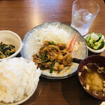 家庭料理居酒屋 よってって - ♪豚キムチ定食¥500