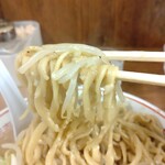 ラーメン二郎 - たまらず麺にかぶりつきますよ
