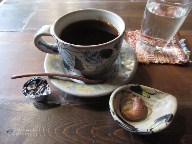 昭和9年築の旧梅津商店の中にある隠れ家カフェ♪　十字街の散策ついでに♪ : 箱庭カフェ