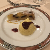 エリオ・ロカンダ・イタリアーナ - ビジネスランチ：本日のデザート→タルト、マンゴーのムース。