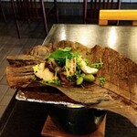 三笠鮨 - 金の鰆と丹波の黒豆の朴葉焼き