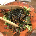 居酒屋 よこしん - ピリ辛梅サラダ