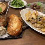 居酒屋 よこしん - まぐろ酒盗とクリームチーズやみつきポテトのアンチョビバター