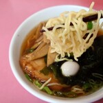 餃子飯店 - 麺は良い感じ
メンマは塩抜きが足りなくて塩辛い
うずらは冷たい