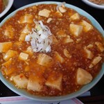 餃子飯店 - ◯麻婆豆腐
多少ピリ辛で片栗粉が多めな感じ
普通な味わいだけど、
なんだか薬臭い香りがする
掛かってるの、五香粉なんだろうね
僕的には苦手な味わい
だけど結構量があってなかなか減らない？（笑）