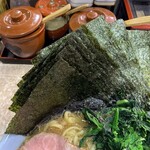横濱ラーメン あさが家 - 海苔増しは5枚150円。