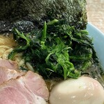 横濱ラーメン あさが家 - ほうれん草。