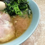 横濱ラーメン あさが家 - 豚骨の旨味を感じられるスープ。