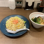 Matsukenchuuka Shokudou - レタス炒飯と醤油ラーメンハーフ
