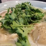 塩そば専門店 桑ばら - 鶏と春菊の煮込みそば