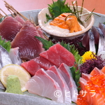 Aburi Izakaya Uoyanogensan - 旬の食材や地元食材を使った料理も豊富に用意されています