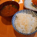 恵亭 - 御飯と豚汁
