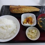 四日市ヒモノ食堂 - 定食にして750円税込。