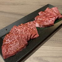 近江うし焼肉 にくTATSU 渋谷店 - 上ロースと上カルビ