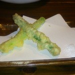 居酒屋がんこ - おおきなアスパラの天ぷら