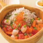 こめらく 贅沢な、お茶漬け日和。 - しらすたっぷり海鮮ぶっかけごはん