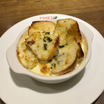 レストラン マリオ - 4種のチーズとパンのグラタン