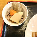 津ミートカシワギ - 小鉢も美味しい。