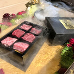Yakiniku Gyuugyuu - 牛々の肉箱（和牛ハラミ、ランプ、イチボ）