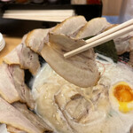 九州ラー麺 加虎 - チャーシューリフト