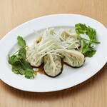 Boiled dumplings with green onion sauce