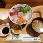 海鮮丼・天ぷら 博多 喜水丸 - 海鮮丼、税込858円