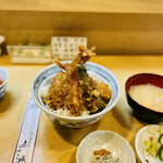 赤城 - 天丼（味噌汁、ぬか漬け、しらすおろし付き）¥800