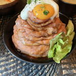 Red Rock - ローストビーフ丼　大盛　1400円