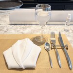 La Brianza - カウンターのテーブルセッティング。