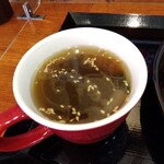 俺の中華たなか家 - 「ワカメと白胡麻のスープ」。出汁もシッカリ効いて旨し☆