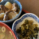 Isaribi - 小鉢と漬物