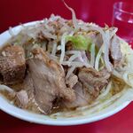 ラーメン二郎 - 小ブタ　ブタを取り出して！