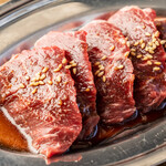 焼肉とワイン 鳶助 - サガリを使用、うれしい厚み