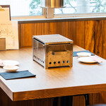 焼肉とワイン 鳶助 - テーブル席