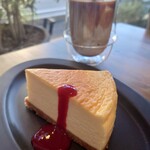 ペイコーヒー - ニューヨークチーズケーキとカフェラテ（浅煎り）