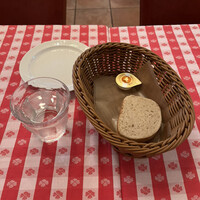 グランド・セントラル・オイスターバー&レストラン 品川店 - サービスのパン。