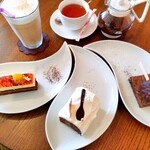 ラトリエ・ドゥ・マッサ - アイスカフェラテ、ダージリン、グランマルニエシャコラ、レアチョコレート、チョコクランチ