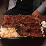 中村家 - 普通のうなぎ屋さんの三人前くらいありました。　辛口のあっさりしたタレなので最後まで美味しくいただけます。