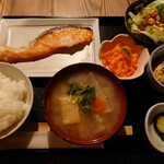 蔵元ごはん&カフェ 酒蔵 櫂 - +100円にて、粕汁へ変更