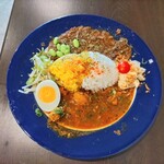 スパイス マッシュ - 2種のあいがけカレー(和出汁チキンカレーとブラウンマッシュキーマカレー)