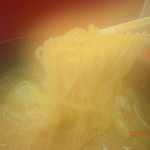 Ramen Yoshiyama Shouten - 麺をリフト・・・曇ってしまった。