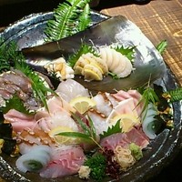 酒家 魚肉菜 虹晴れ - 刺身盛り合わせ。日によっては５種盛り～9種盛りまでございます。