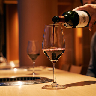 The exquisite combination of sommelier's carefully selected [wine x Ozaki beef].