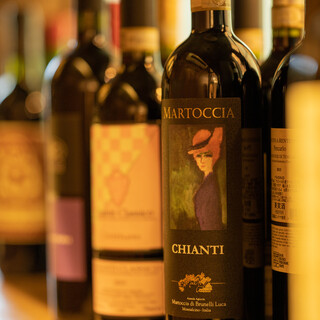 歴史あるイタリアワインを厳選◇その数は200種以上に及びます