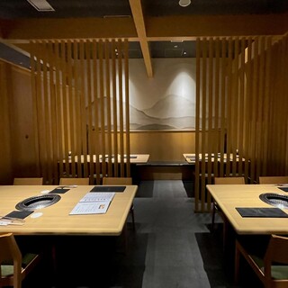 【最大12名様】のオープンフロア。人数に応じてお使いいただけます。