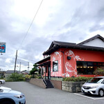 鮨やまと - 駐車場からの外観、駐車場は第一第二第三まで有ったかな