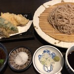 天ぷらとお蕎麦！ランチ鶏天ぷらせいろ（温・冷・つけ）